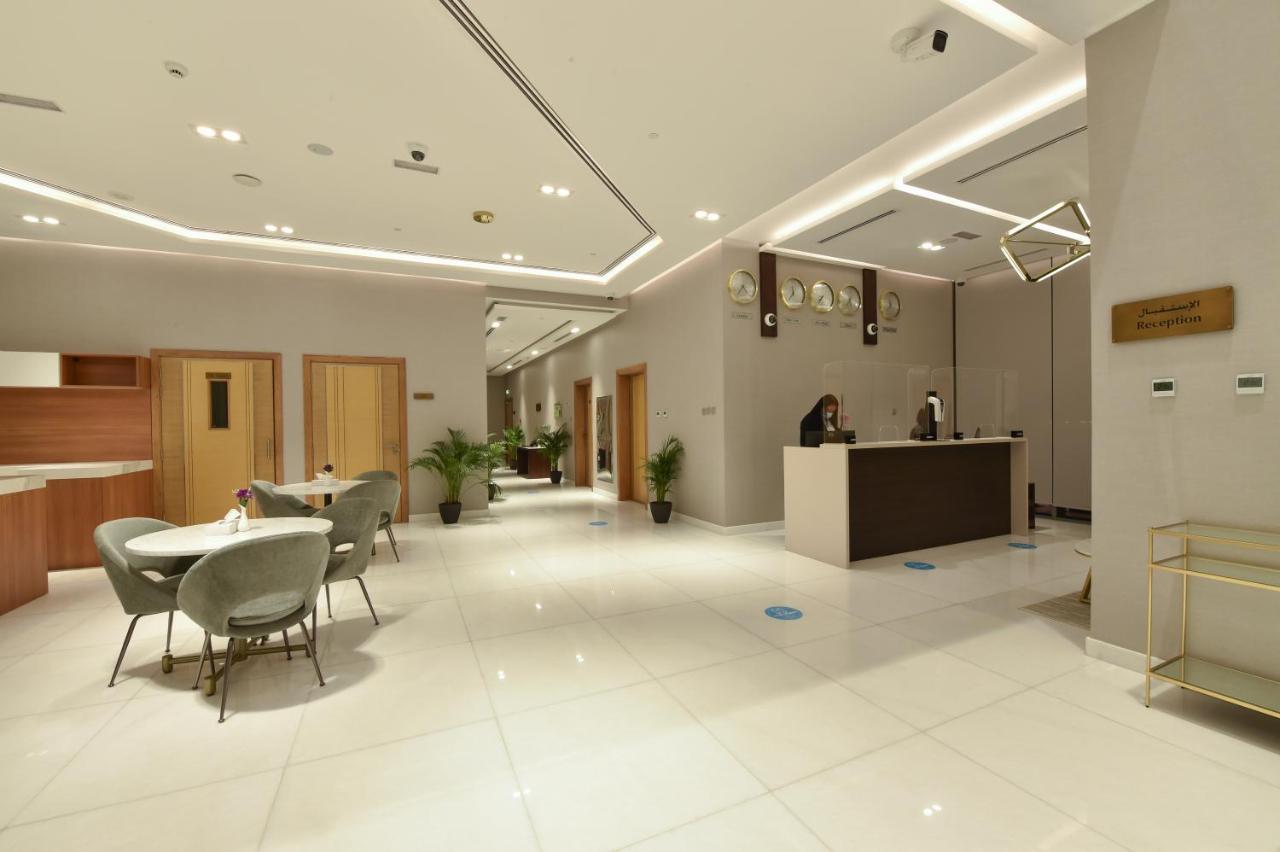 Saray Deluxe Hotel Apartments Abu Dhabi Buitenkant foto The interior of the airport's VIP lounge