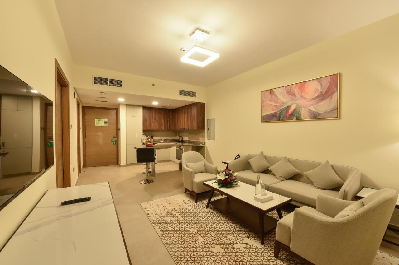 Saray Deluxe Hotel Apartments Abu Dhabi Buitenkant foto A living room in a typical apartment