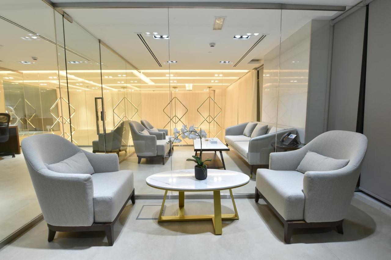 Saray Deluxe Hotel Apartments Abu Dhabi Buitenkant foto The interior of the lounge