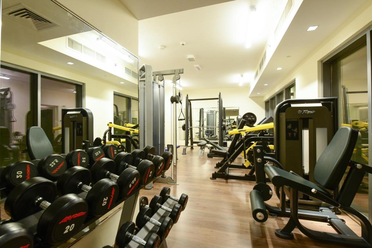 Saray Deluxe Hotel Apartments Abu Dhabi Buitenkant foto The gym at the hotel
