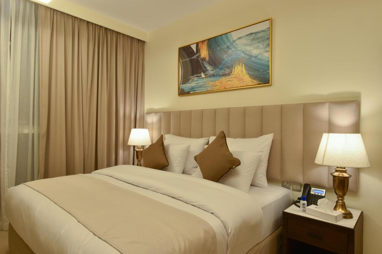 Saray Deluxe Hotel Apartments Abu Dhabi Buitenkant foto A bedroom at the hotel