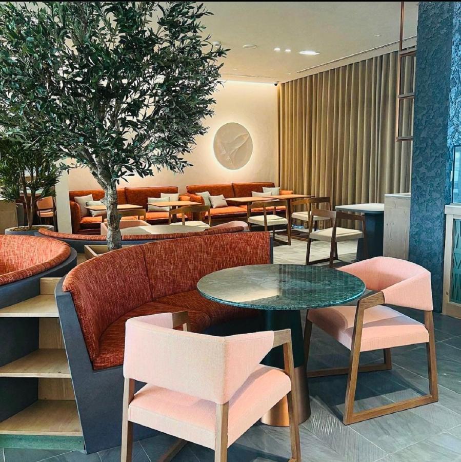Saray Deluxe Hotel Apartments Abu Dhabi Buitenkant foto The lounge at London Heathrow Airport