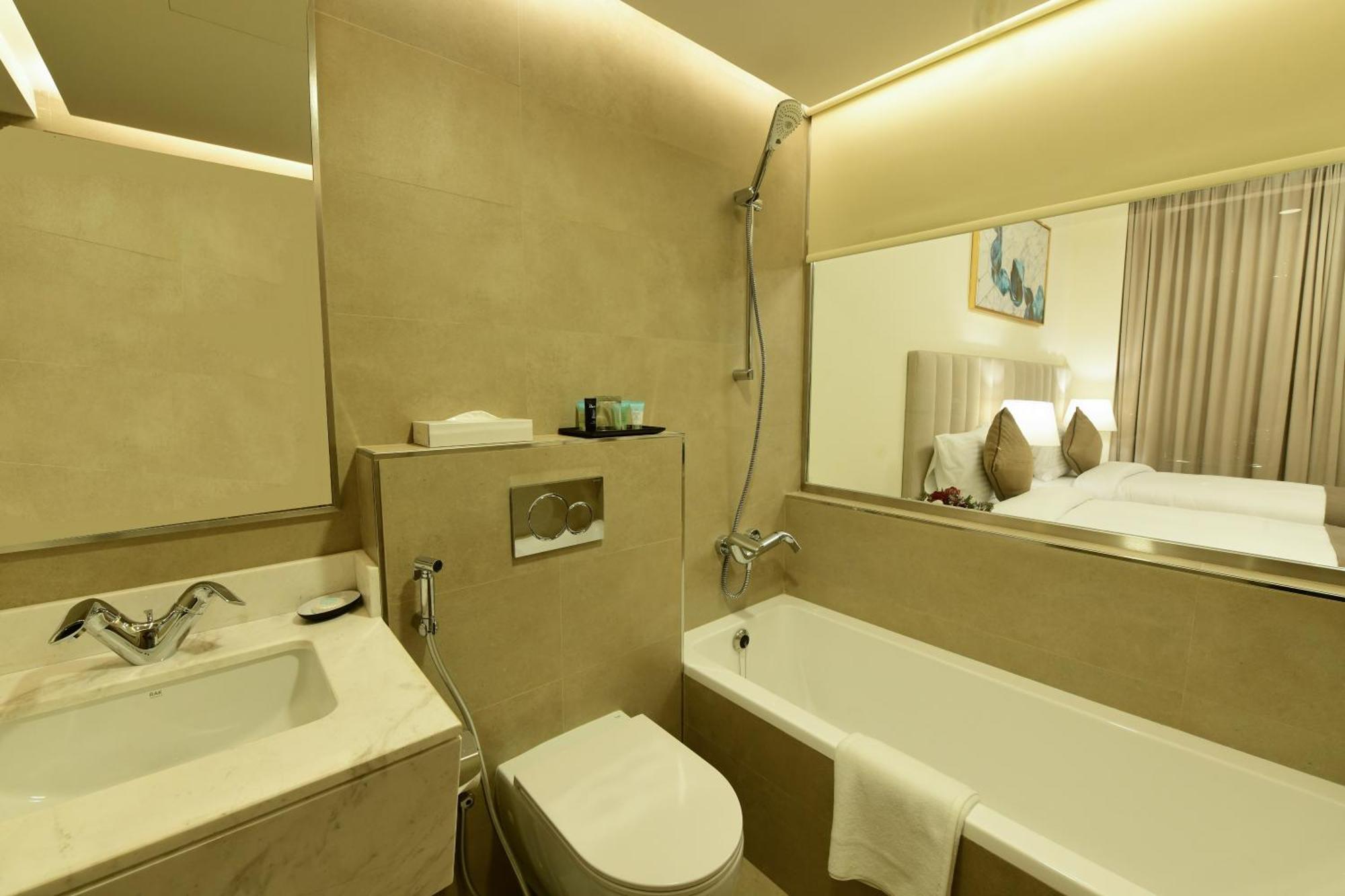Saray Deluxe Hotel Apartments Abu Dhabi Kamer foto Bathroom