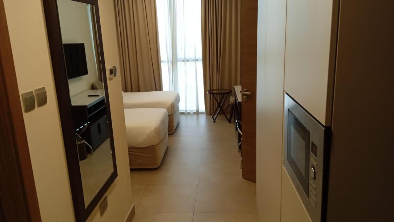 Saray Deluxe Hotel Apartments Abu Dhabi Buitenkant foto A room at the hotel